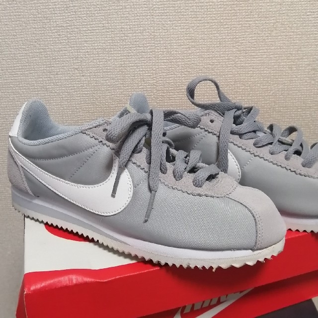 NIKE(ナイキ)のNIKE　新品　グレー　スニーカー　24cm レディースの靴/シューズ(スニーカー)の商品写真