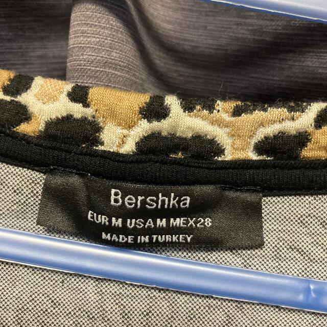 Bershka(ベルシュカ)のBershka ベルシュカ　半袖 トップス レオパード ヒョウ柄 アニマル柄 レディースのトップス(シャツ/ブラウス(半袖/袖なし))の商品写真