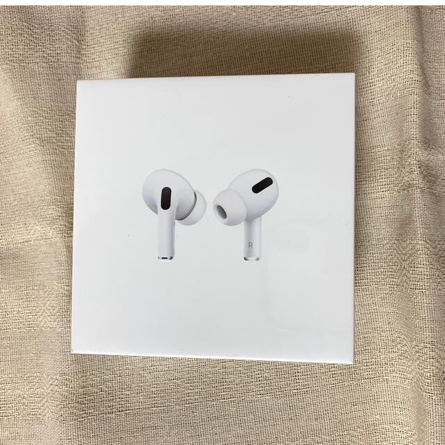 Apple(アップル)の【新品未開封】Apple AirPods Pro イヤホン　MLWK3KH/A スマホ/家電/カメラのスマホアクセサリー(ストラップ/イヤホンジャック)の商品写真