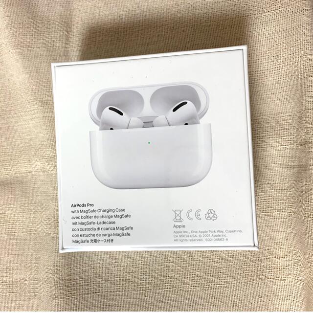 Apple(アップル)の【新品未開封】Apple AirPods Pro イヤホン　MLWK3KH/A スマホ/家電/カメラのスマホアクセサリー(ストラップ/イヤホンジャック)の商品写真