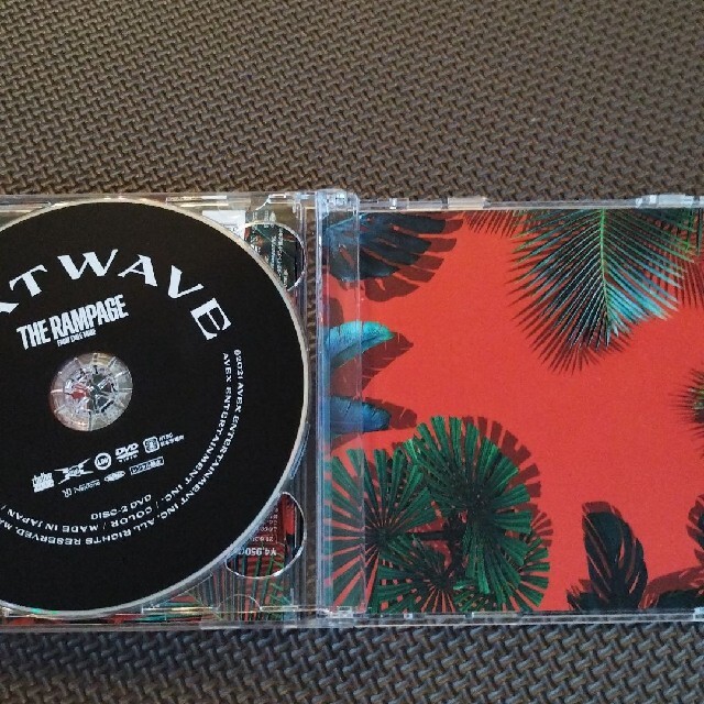 THE RAMPAGE(ザランページ)のHEAT WAVE  THE RAMPAGE CD＋DVD エンタメ/ホビーのCD(ポップス/ロック(邦楽))の商品写真