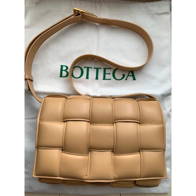 Bottega Veneta(ボッテガヴェネタ)の【 美品 】 ボッテガヴェネタ BOTTEGA VENETA パデットカセット レディースのバッグ(ショルダーバッグ)の商品写真
