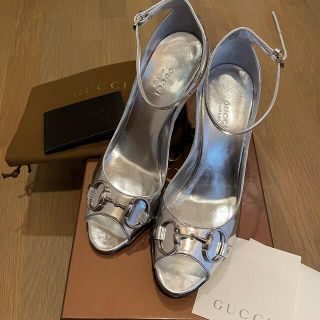 グッチ(Gucci)の未使用品　グッチ　シルバー　サンダル　ウェッジウッド　38 Gucci (ハイヒール/パンプス)