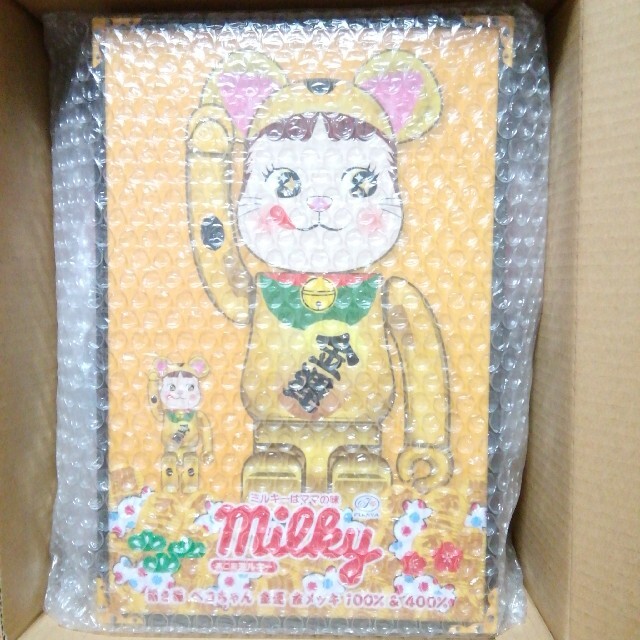 ランキング第1位 BE@RBRICK - 招き猫 ペコちゃん 金運 金メッキ 100 2022年ファッション福袋 ペコちゃん 招き猫 BE@RBRICK 金運 100%&400% 金メッキ キャラクターグッズ