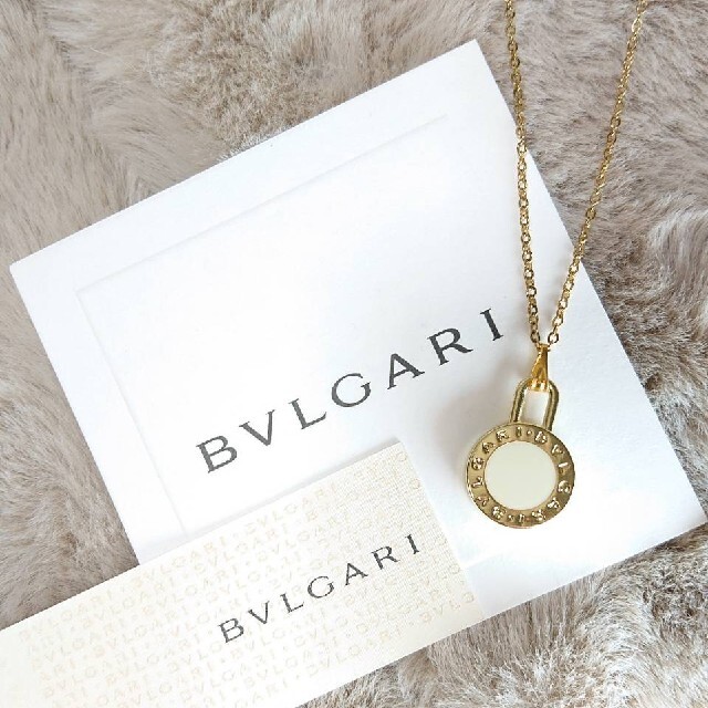 【正規 未使用】BVLGARI ロゴ刻印 白×金チャーム ネックレスチェーン