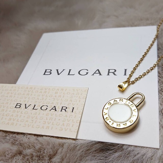 【正規 未使用】BVLGARI ロゴ刻印 白×金チャーム ネックレスチェーン