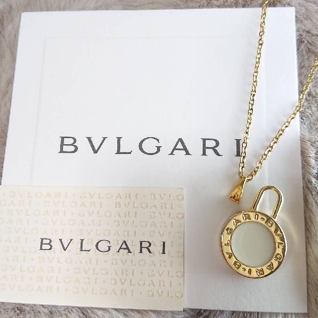 【正規 未使用】BVLGARI ロゴ刻印 白×金チャーム ネックレスチェーン