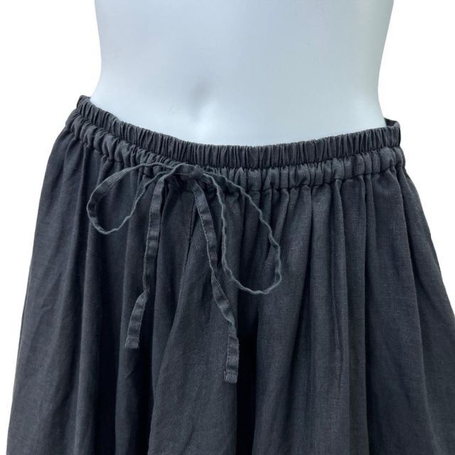 nest Robe(ネストローブ)のnest Robe 麻 ギャザー フレア スカート フリーサイズ 黒 日本製 レディースのスカート(ひざ丈スカート)の商品写真