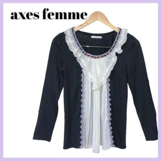 アクシーズファム(axes femme)の胸元が印象的　アクシーズファム　黒のカットソー　白フリルにバラのワンポイント(カットソー(長袖/七分))