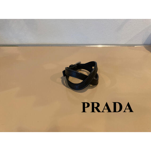 PRADA プラダ レザーブレスレット 本革 バングル ブラック