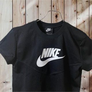 ナイキ(NIKE)のNIKE ナイキ ショート丈　Tシャツ❗️(Tシャツ(半袖/袖なし))