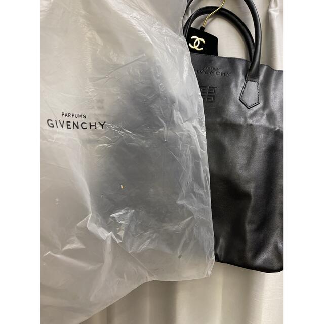 GIVENCHY(ジバンシィ)のジバンシー　型押し　ロゴ　トートバッグ レディースのバッグ(トートバッグ)の商品写真