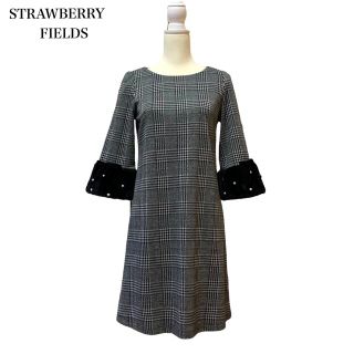 ストロベリーフィールズ(STRAWBERRY-FIELDS)のストロベリーフィールズ 上品 フェイクファーカフスワンピース パール 黒 グレー(ひざ丈ワンピース)