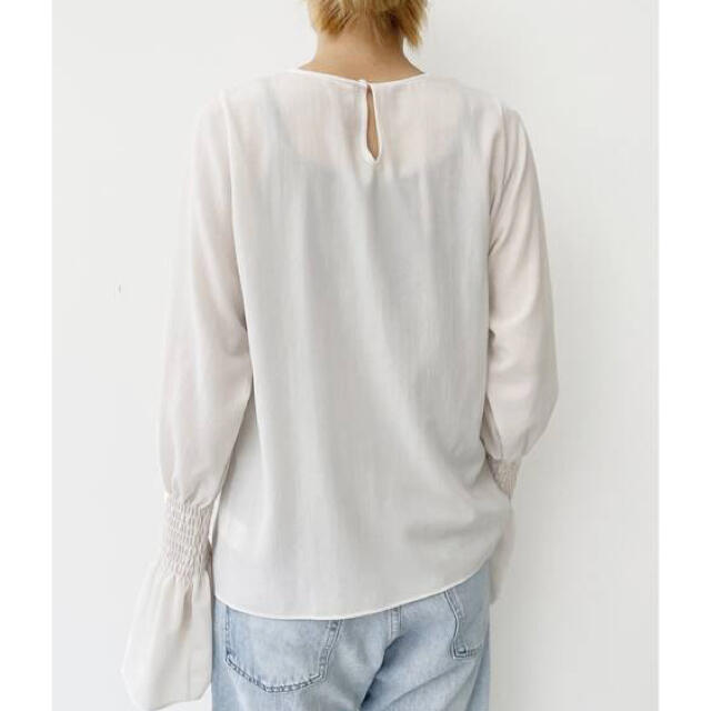 L'Appartement DEUXIEME CLASSE(アパルトモンドゥーズィエムクラス)の完売新品★アパルトモン  Shirring Blouse ホワイト レディースのトップス(シャツ/ブラウス(長袖/七分))の商品写真