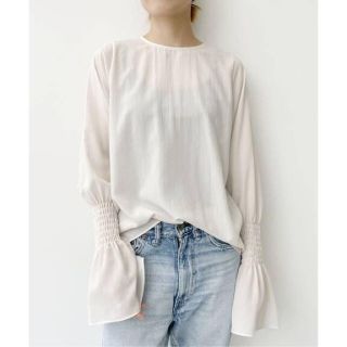 アパルトモンドゥーズィエムクラス(L'Appartement DEUXIEME CLASSE)の完売新品★アパルトモン  Shirring Blouse ホワイト(シャツ/ブラウス(長袖/七分))