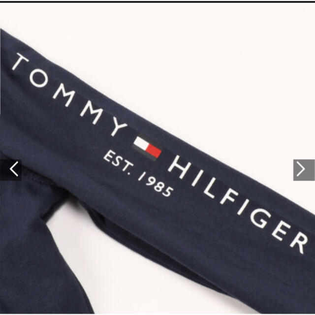 TOMMY HILFIGER(トミーヒルフィガー)の新品　トミーヒルフィガー ネイビー　ベーシックフラッグロングスリーブTシャツ　　 キッズ/ベビー/マタニティのキッズ服男の子用(90cm~)(Tシャツ/カットソー)の商品写真