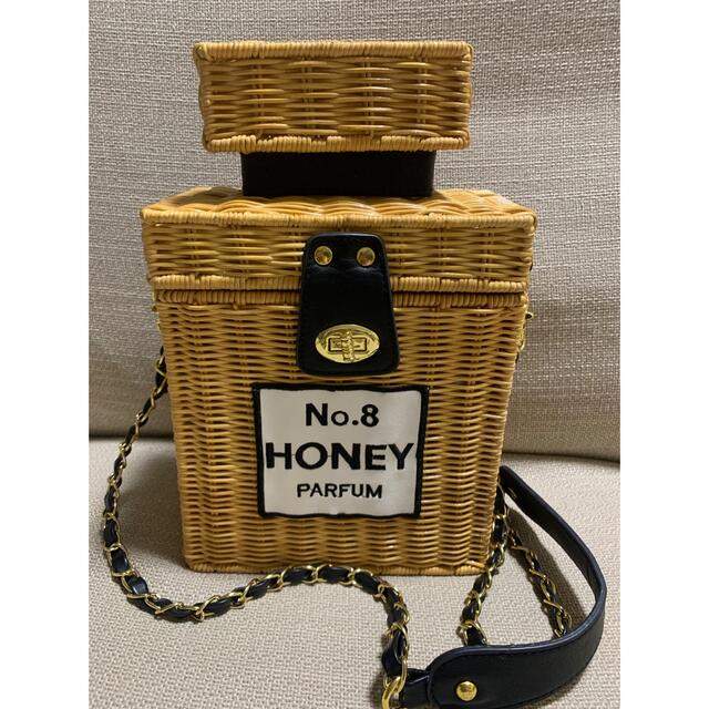 honey salon by foppish(ハニーサロンバイフォピッシュ)の夏　カゴ　バック　香水の型をしたショルダーバック レディースのバッグ(かごバッグ/ストローバッグ)の商品写真