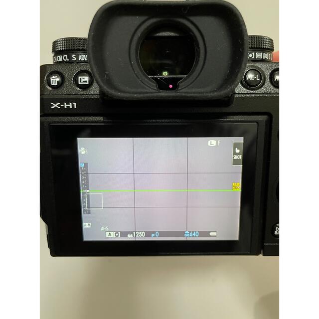 富士フイルム(フジフイルム)のFUJIFILM X-H1 シャッター回数579 美品 スマホ/家電/カメラのカメラ(ミラーレス一眼)の商品写真