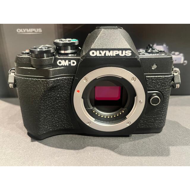 ほぼ未使用OLYMPUS OM−D E−M10 Mark3 Wズームレンズキット