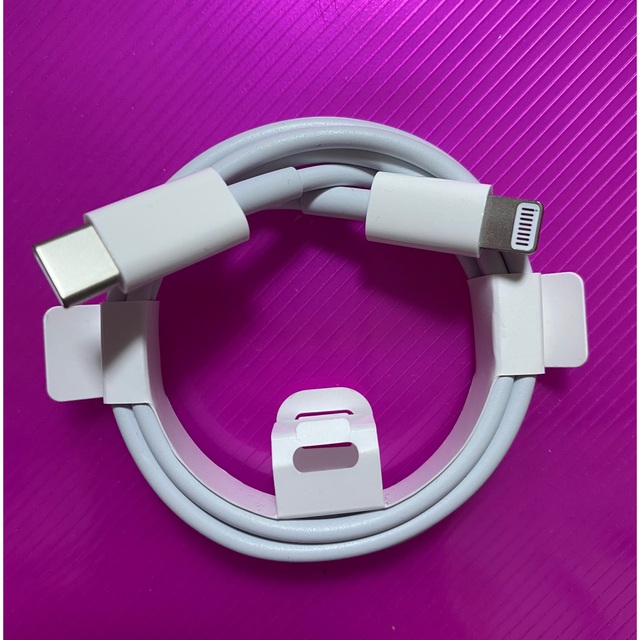 Apple(アップル)のNew USB-C - Lightningケーブル スマホ/家電/カメラのスマートフォン/携帯電話(その他)の商品写真