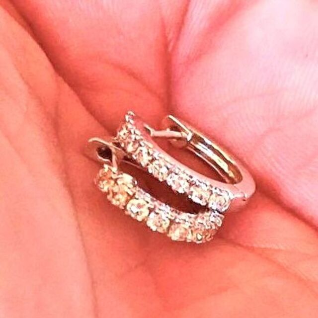 ⑲✨計0.3ct✨上質ダイヤ✨中折れ✨ちょっと幅広✨フープ ピアス✨K18WG