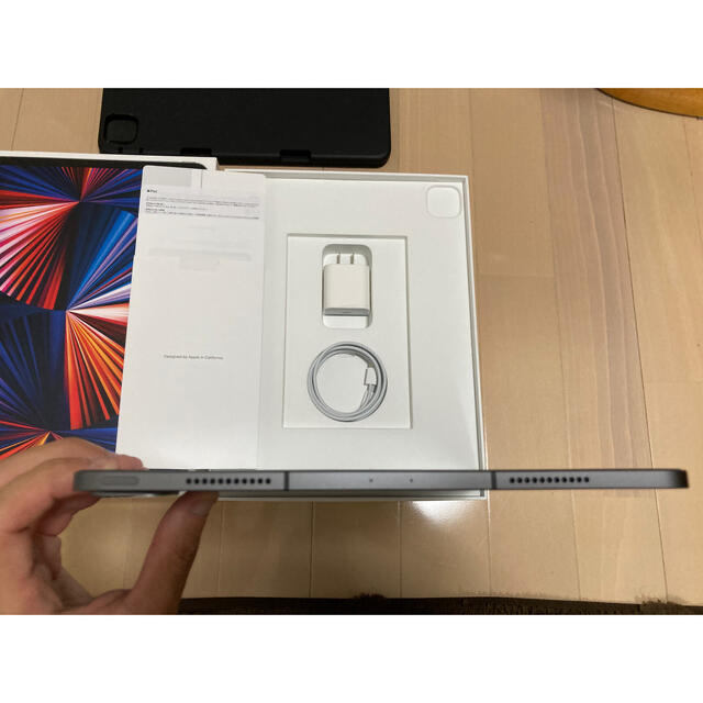 iPad(アイパッド)のiPad Pro 12.9インチ 第5世代  512GB MHR83J/A スマホ/家電/カメラのPC/タブレット(タブレット)の商品写真