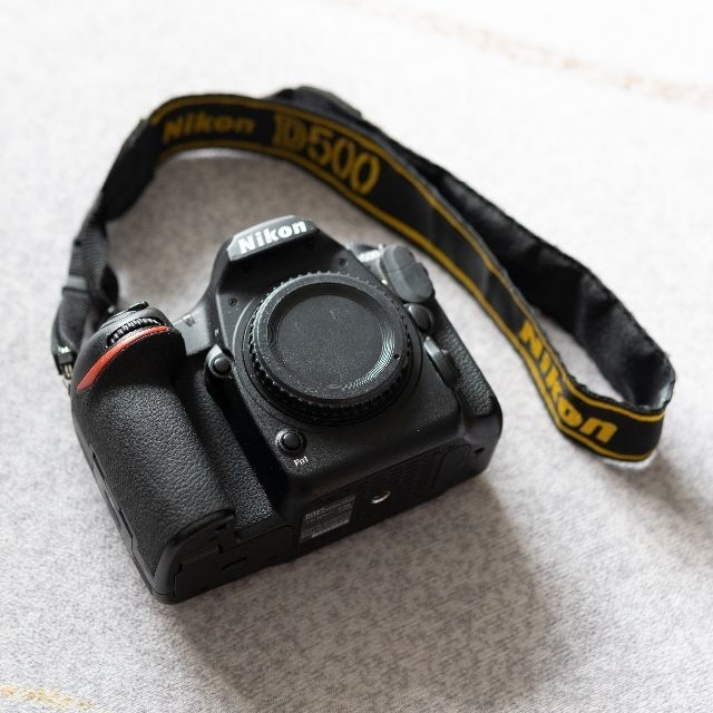 Nikon D500 ボディのみ（記録メディア2つ付き）カメラ