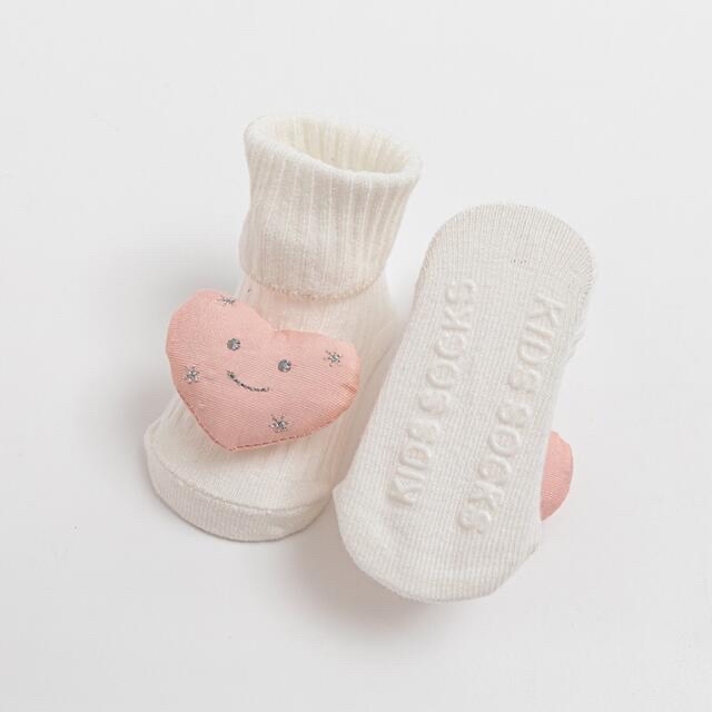 ENDOSOCKS新商品立体ぬいぐるみハート、リボン、動物が付いてる赤ちゃん靴下 キッズ/ベビー/マタニティのこども用ファッション小物(靴下/タイツ)の商品写真