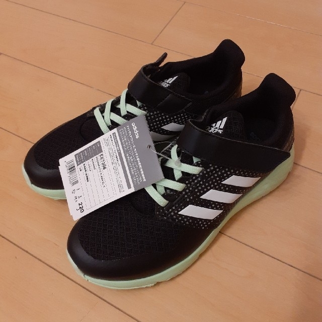 adidas(アディダス)の★新品未使用★adidas　アディダス　スニーカー　キッズ　子ども　22cm キッズ/ベビー/マタニティのキッズ靴/シューズ(15cm~)(スニーカー)の商品写真