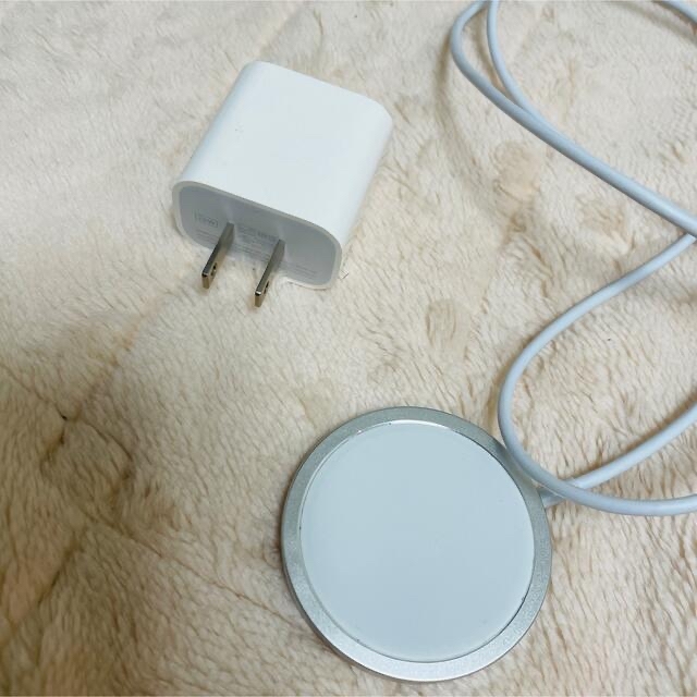 MagSafe充電器&20WのUSB-C電源アダプタ スマホ/家電/カメラのスマートフォン/携帯電話(バッテリー/充電器)の商品写真