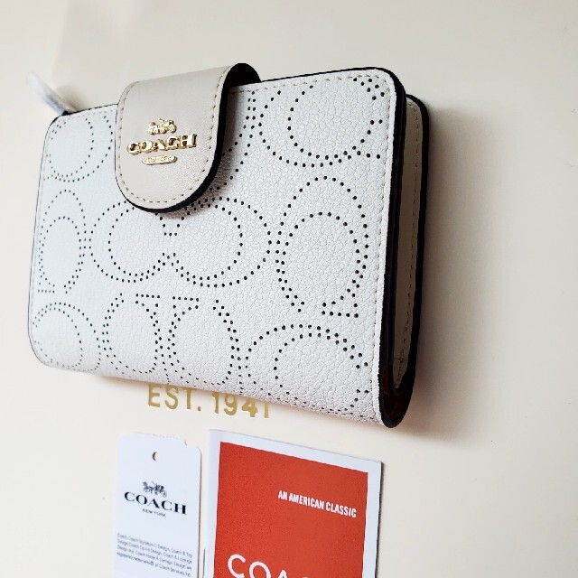 新品☆COACH(コーチ)  ホワイト シグネチャー レザー 折り財布