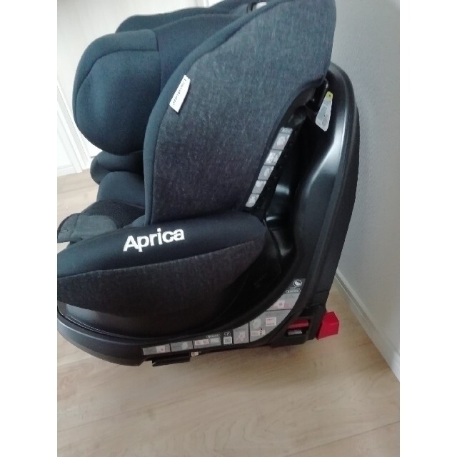 Aprica(アップリカ)のアップリカ　ディアターンプラス　ISOFIX　チャイルドシート　ブラック キッズ/ベビー/マタニティの外出/移動用品(自動車用チャイルドシート本体)の商品写真