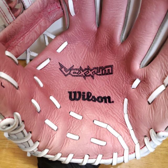 wilson(ウィルソン)のウイルソン 花柄レザー 限定カラー ベクサム 一般用 内野用 軟式グローブ スポーツ/アウトドアの野球(グローブ)の商品写真