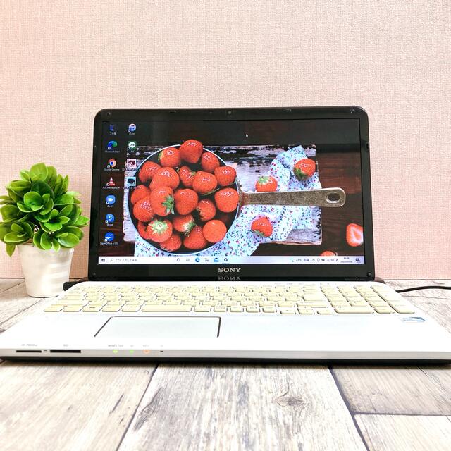 33 ホワイトのノートパソコン♡VAIO♡カメラ搭載♡たっぷりHDD750GB