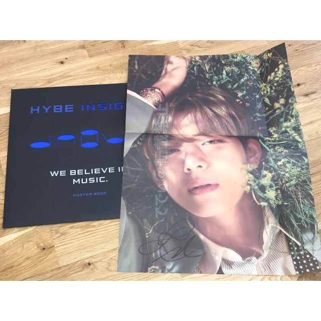 BTS テテ 直筆サイン「HYBE INSIGHT」ポスター②