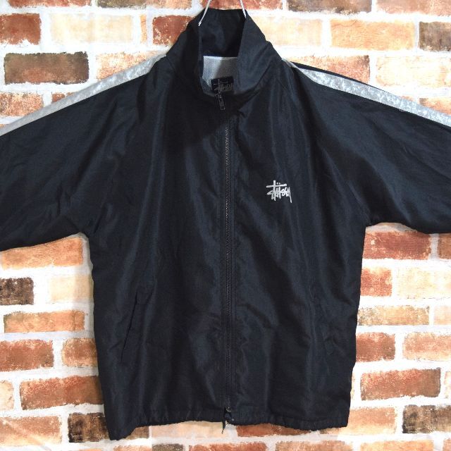 《ステューシー》ブラック　ブランドロゴ　Lサイズ相当　ナイロンジャケット