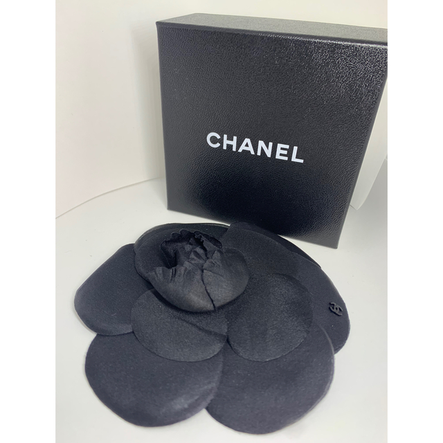 CHANEL(シャネル)のシャネル CHANEL カメリア コサージュ ブローチ ココマーク レア物 レディースのアクセサリー(ブローチ/コサージュ)の商品写真