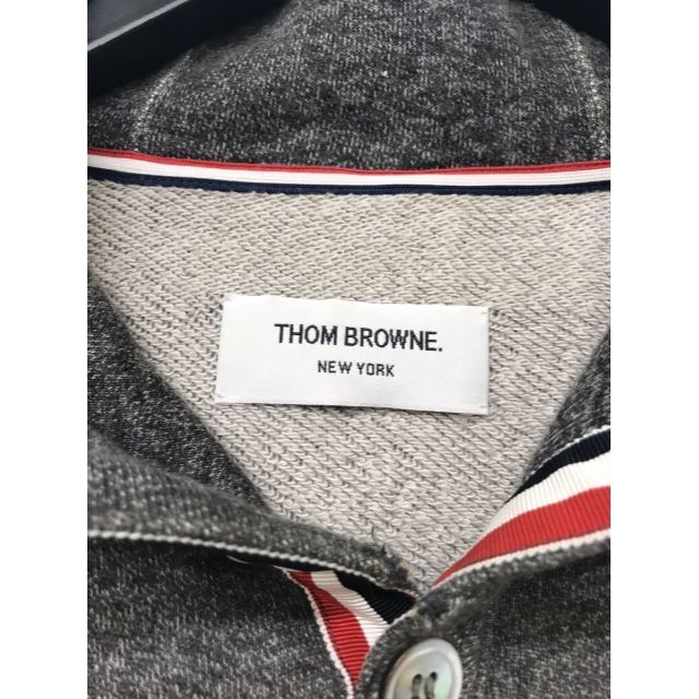 THOM BROWNE(トムブラウン)のトムブラウン★グログランテープ4BARボタンスウェットパーカー メンズのトップス(パーカー)の商品写真