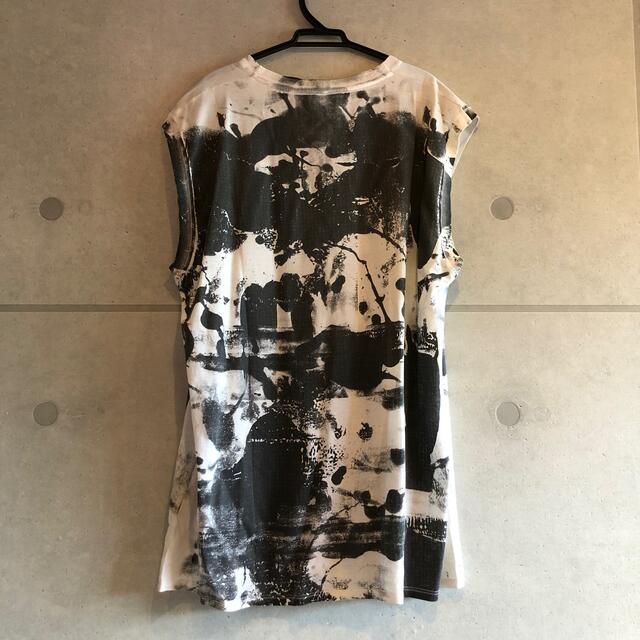 Saint Laurent(サンローラン)のYSL Saint Laurent サンローラン　黒の柄ものトップス レディースのトップス(Tシャツ(半袖/袖なし))の商品写真