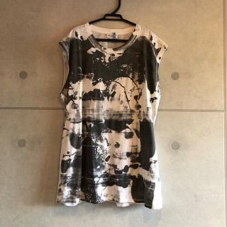 サンローラン(Saint Laurent)のYSL Saint Laurent サンローラン　黒の柄ものトップス(Tシャツ(半袖/袖なし))