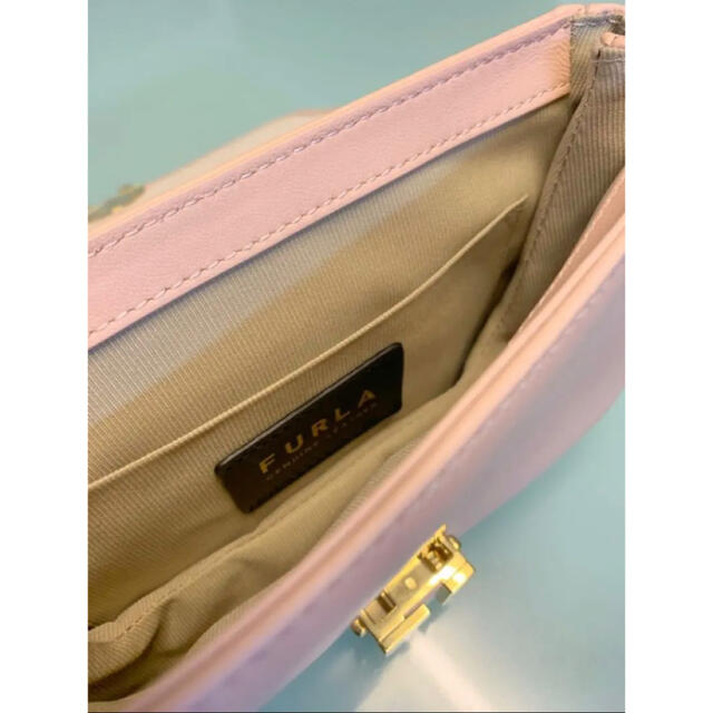 Furla(フルラ)の【極美品】FURLA フルラ　ショルダーバック　クロスボディバック ライトピンク レディースのバッグ(ショルダーバッグ)の商品写真