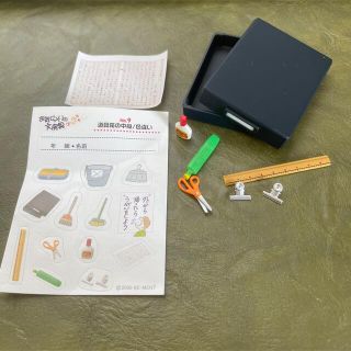 リーメント お気に入りの文房具『道具箱の中身(色違い)』の通販 by
