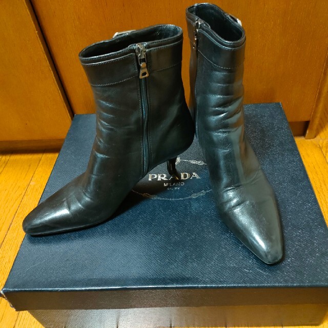 PRADA プラダ ショートブーツ スクエアトゥ ベルトデザイン 35 黒 誕生
