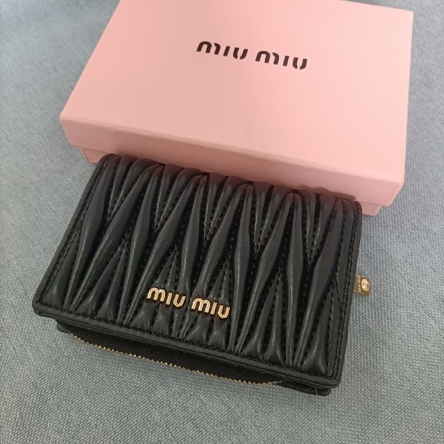 100%新品SALE miumiu - ミュウミュウ 折り財布『さいふ』黒の通販 by