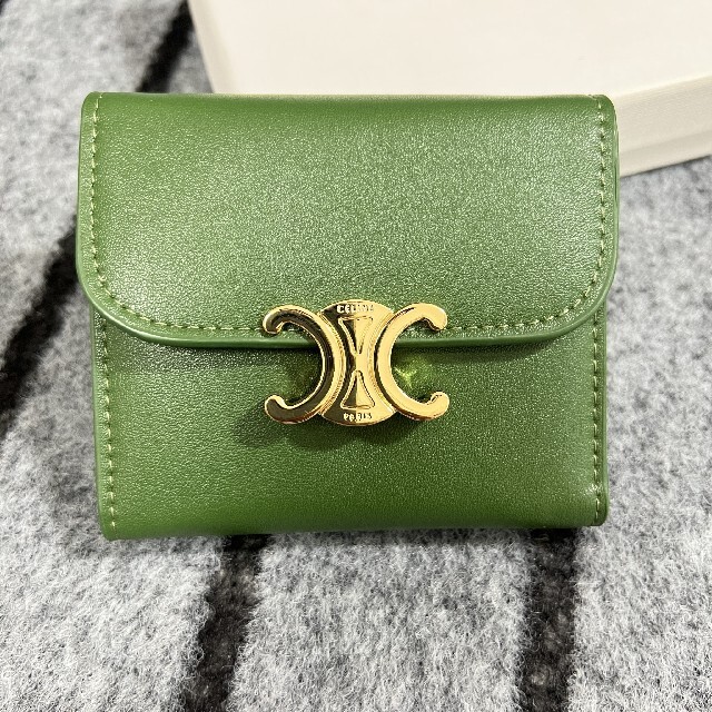 美品 セリーヌ トリオンフ ロゴ金具 箱袋 ３つ折り CELINE 折り財布