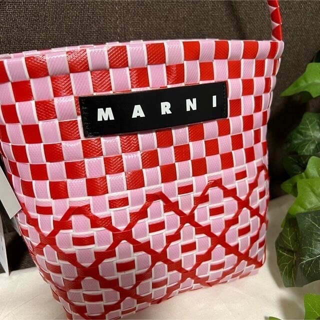 Marni(マルニ)のMARNI マルニ バック カゴバック レッド-ピンク 新品 未使用 レディースのバッグ(かごバッグ/ストローバッグ)の商品写真