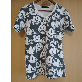 ウノピゥウノウグァーレトレ(1piu1uguale3)の1piu1uguale3×Disney　Vネック　半袖　Tシャツ(Tシャツ/カットソー(半袖/袖なし))