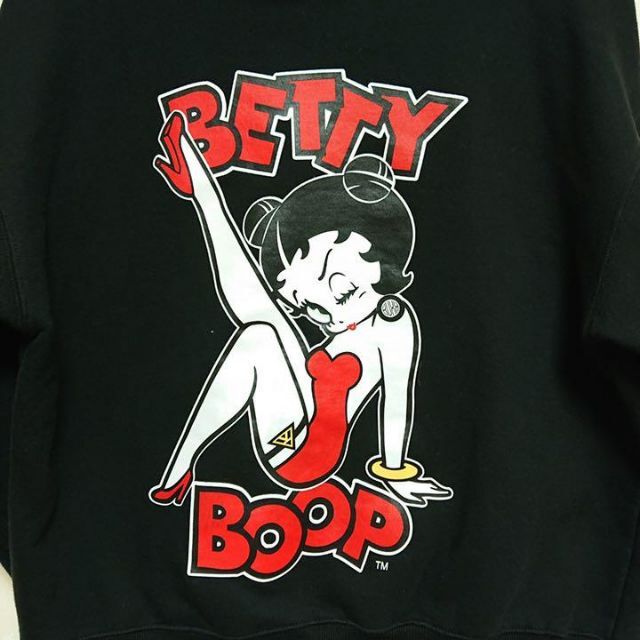 最安値大人気 美品 BETTY BOOP パーカー ベティちゃん 両面プリント 黒