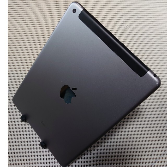 iPad - 完動品SIMフリー液晶無傷iPad第6世代(A1954)本体32GBグレイauの