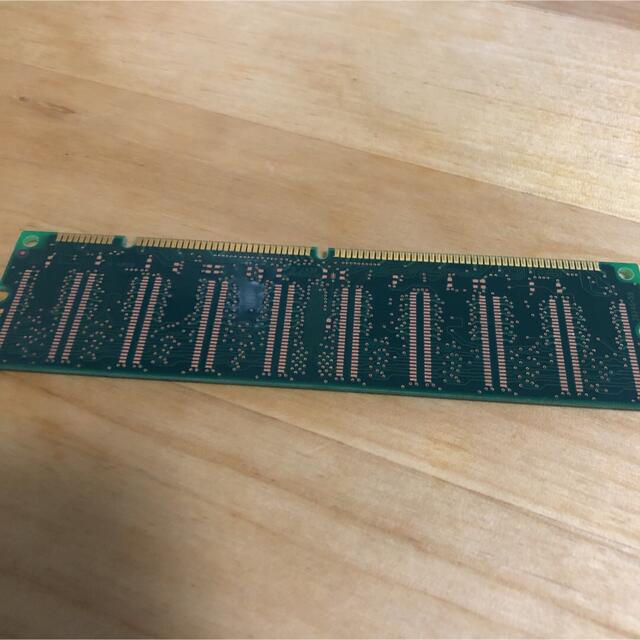 メモリ　64MB MT9LSDT872AG-133C7 　1枚 スマホ/家電/カメラのPC/タブレット(PCパーツ)の商品写真